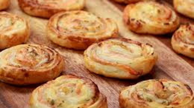Най-вкусните рулца от бутер тесто с шунка и кашкавал