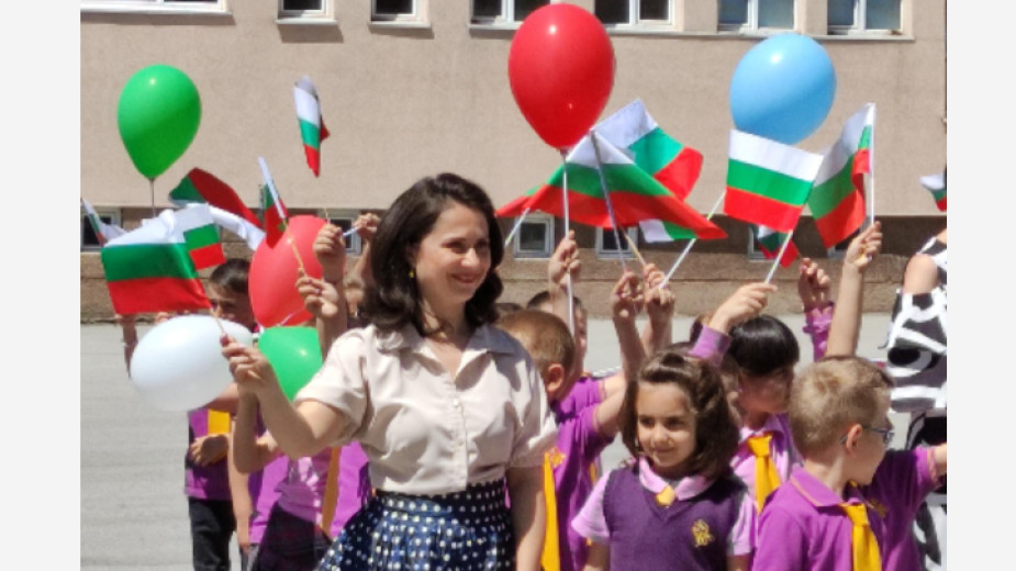 Първокласници в Сливен положиха клетва за обич към науката и родината