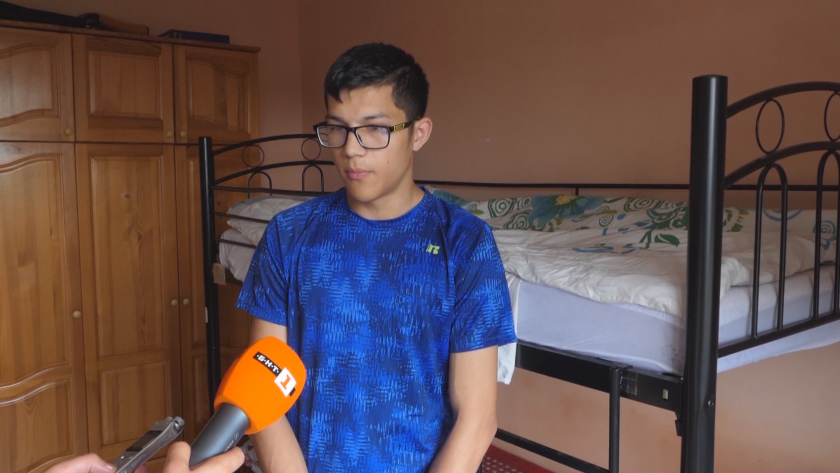 История с щастлив край: Дете от институция завърши с отличие средно училище