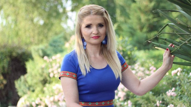 Виолета Калинова създава песен след песен за свои колеги
