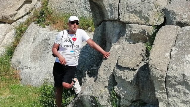 Хеликоптер изнася мистериозен саркофаг от Перперикон