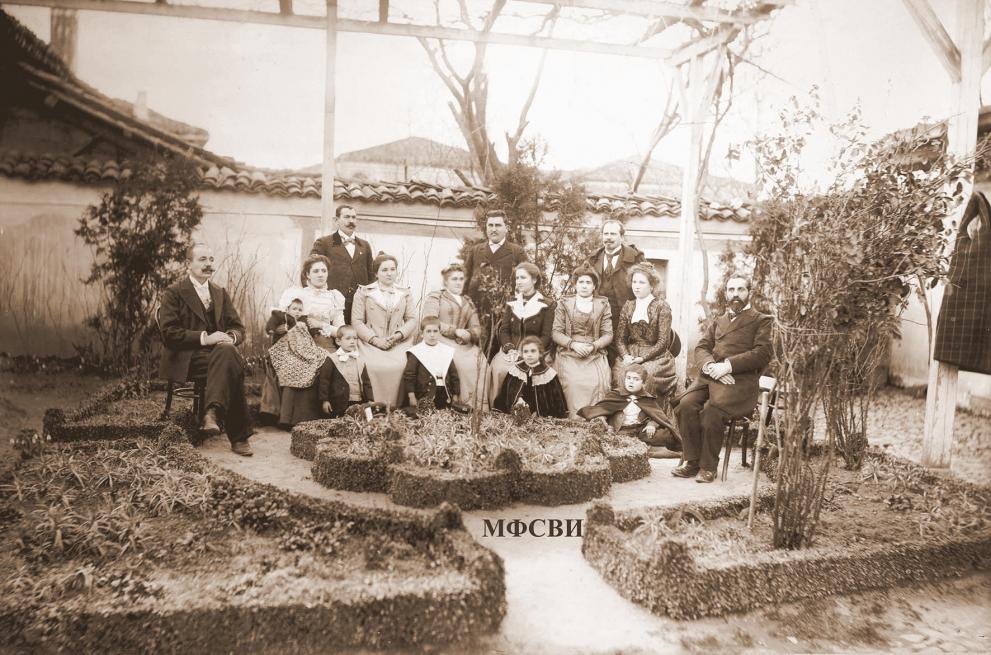 151-годишна снимка е част от изложба в Музея на фотографията в Казанлък