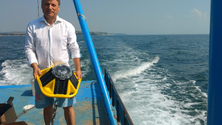 Специални апарати по Черноморието ще измерват вълнението и температурата на водата