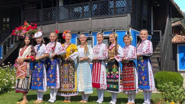 Певци и танцьори мерят сили на събора в Копривщица