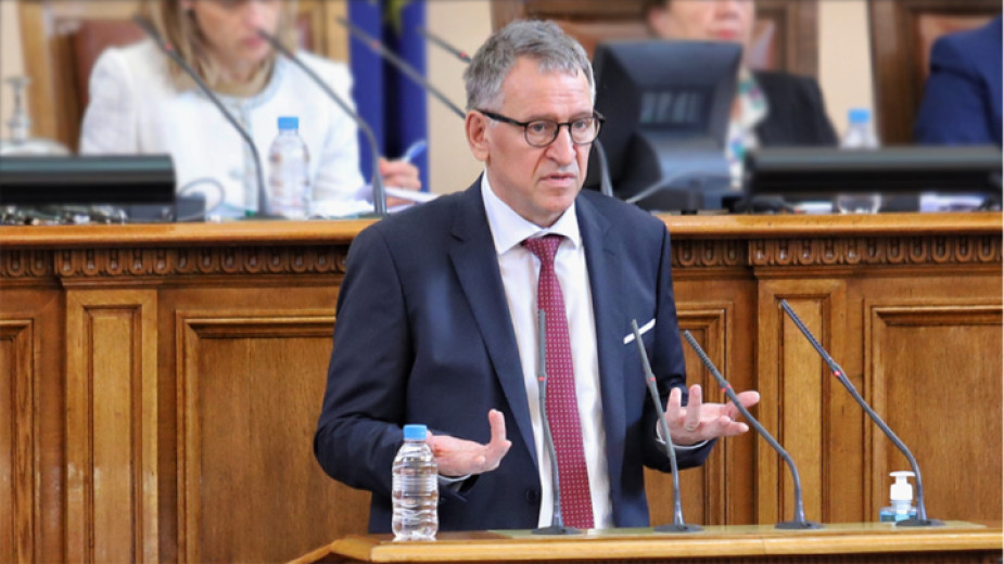 Стойчо Кацаров призова депутатите да гласуват бързо актуализацията на бюджета